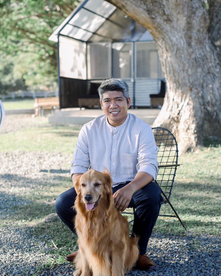 Coach Francis with Siri, the Golden Retriever star of Sherlock Jr.